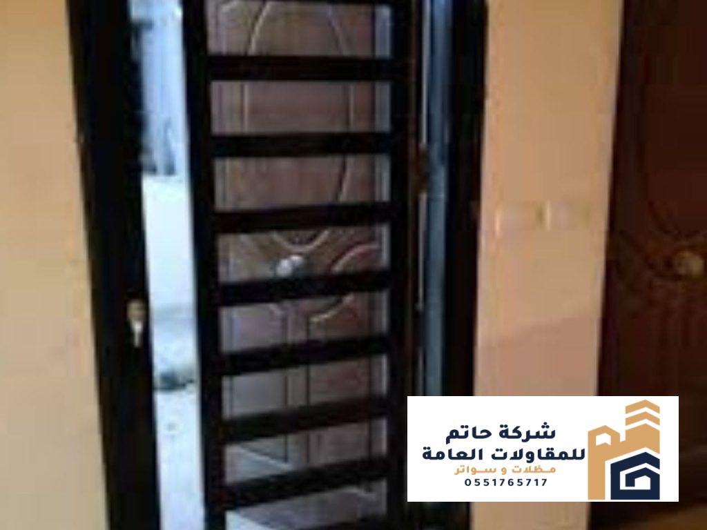 معلم تركيب أبواب وشبابيك في الرياض