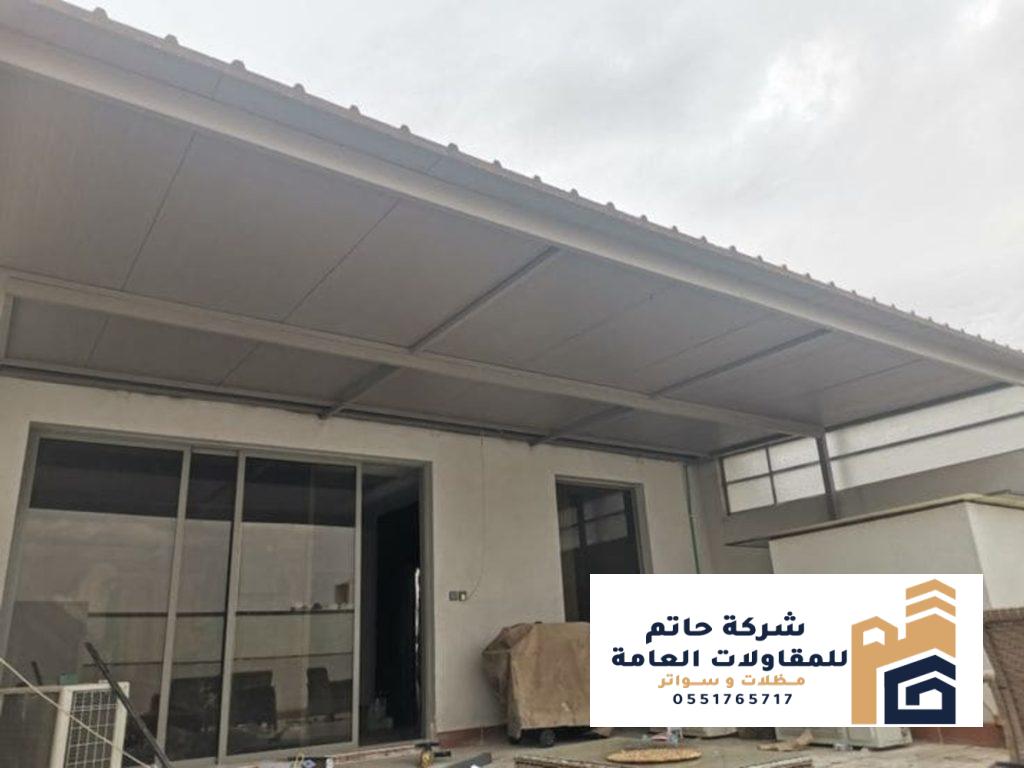 مما يتكون صاج الساندوتش بانل
