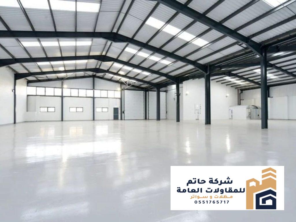 ما هي انواع ساندوتش بانل المتوفرة في الرياض؟